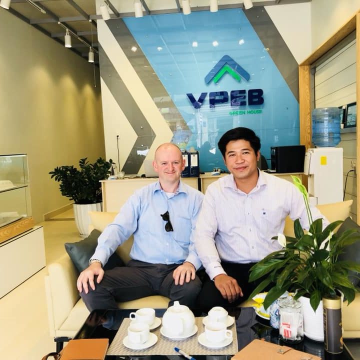 Ông Nguyễn Văn Đức (Phải) và Tom De Smedt (Trái) tại VPDD Đà Lạt Ông Nguyễn Văn Đức (Phải) và Tom De Smedt (Trái) tại VPDD Đà Lạt